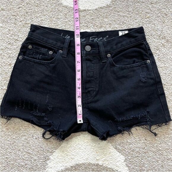 We The Free Size 25 Sofia Button Fly Black Distressed Denim Shorts Free People - Picture 6 of 9